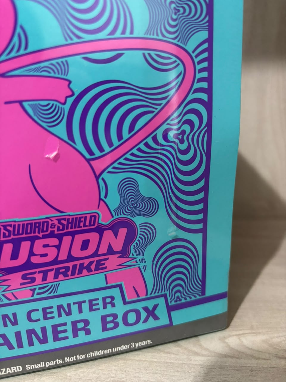 Fusion Strike - Elite Trainer Box (DAMAGE)